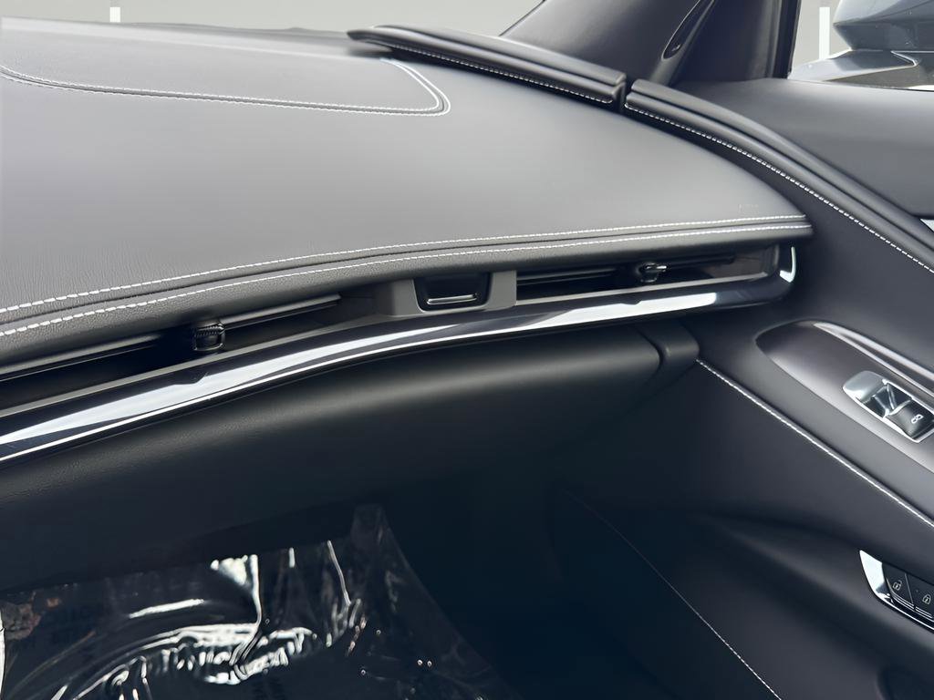 Used 2024 Chevrolet Corvette Stingray Preferred Cpe w/ Stealth Interior Trim Package image 33