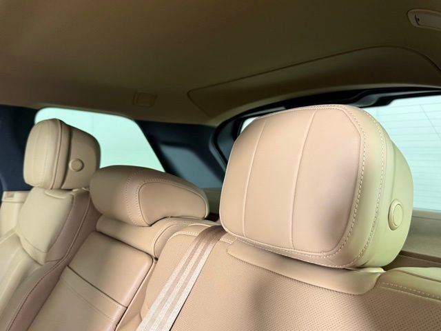 New 2025 Land Rover Range Rover SE image 21
