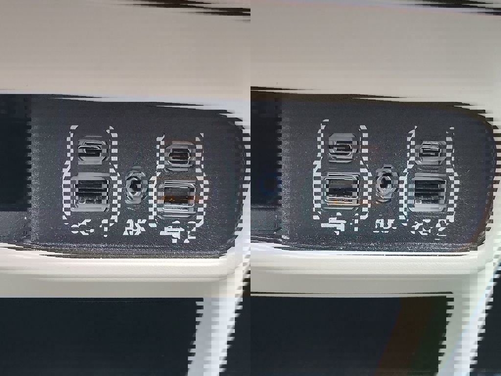 Used 2024 Chrysler Voyager LX FWD image 30