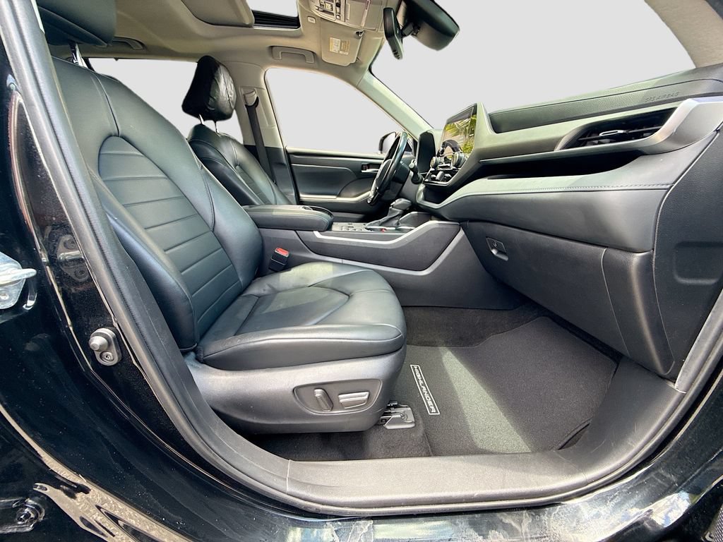 Used 2023 Toyota Highlander XLE FWD image 33