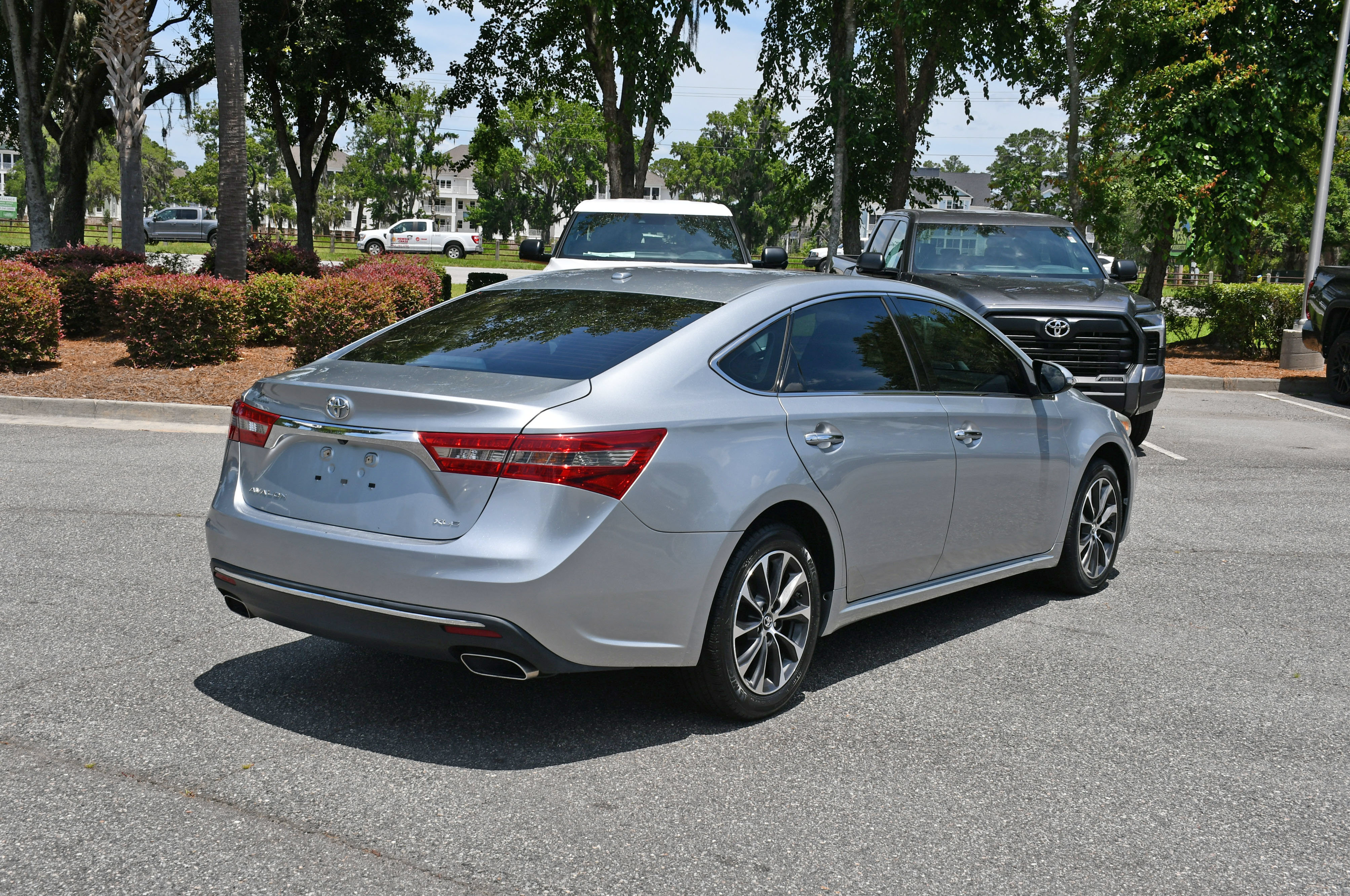 Used 2018 Toyota Avalon XLE FWD image 4