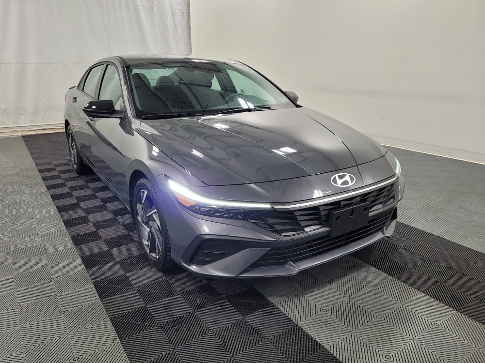 Used 2025 Hyundai Elantra Sport FWD image 13