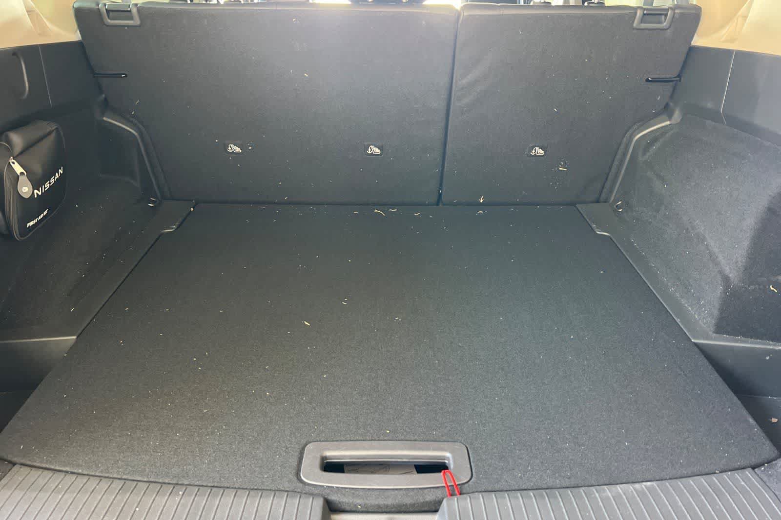 Used 2025 Nissan Rogue SV w/ SV Premium Package FWD image 18