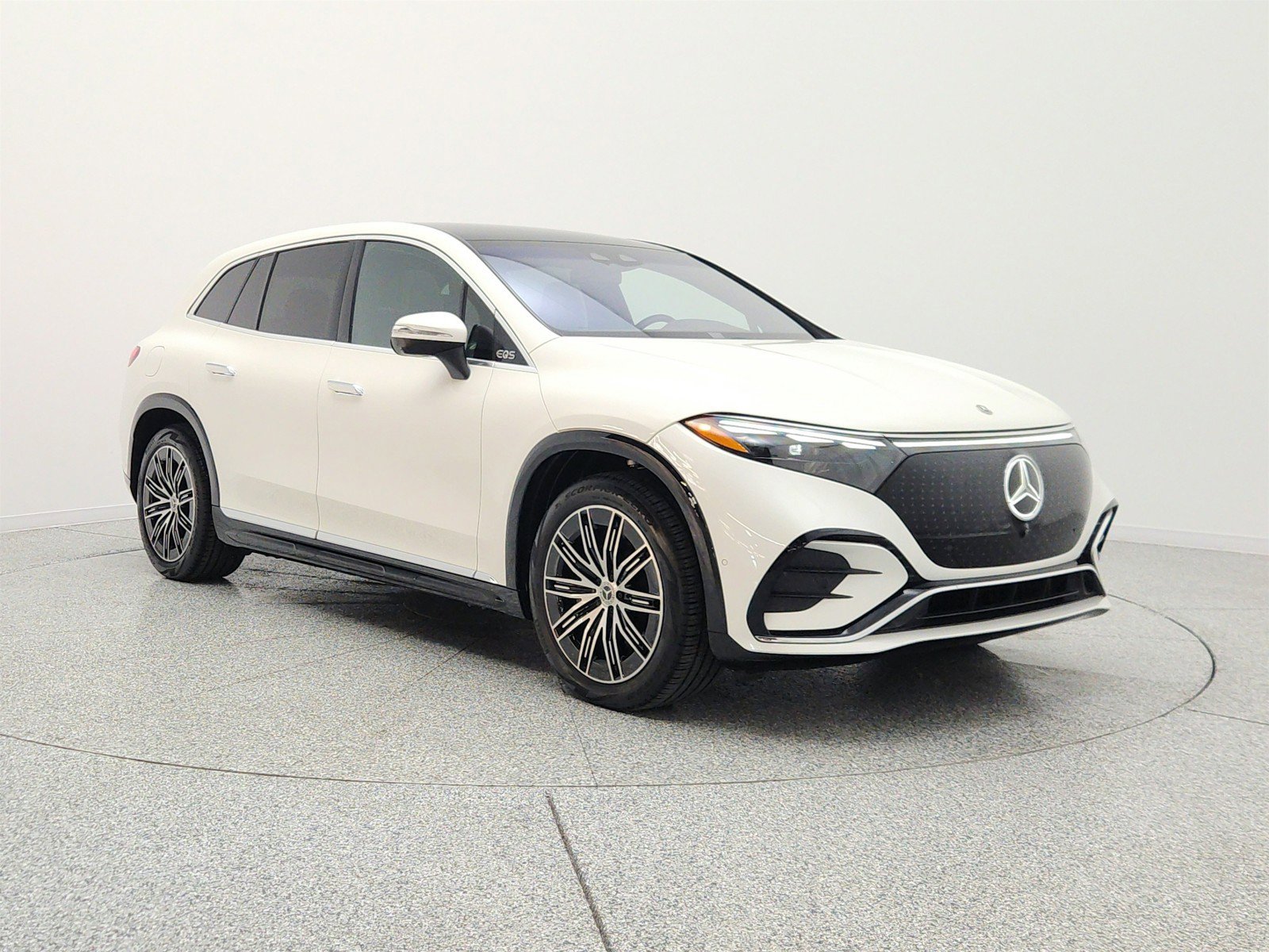 Used 2023 Mercedes-Benz EQS 580 4MATIC SUV image 3