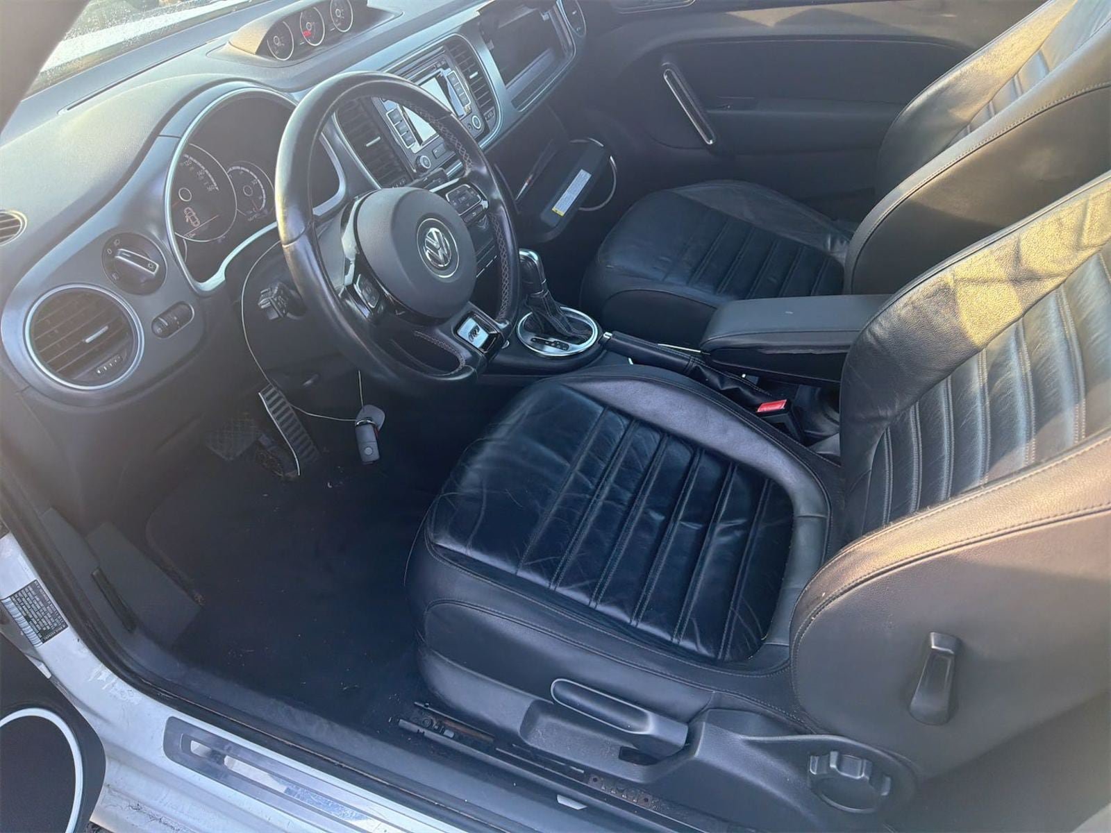 Used 2013 Volkswagen Beetle Turbo FWD image 3