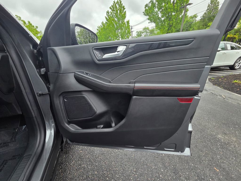 Used 2025 Ford Escape ST-Line AWD/4WD image 11