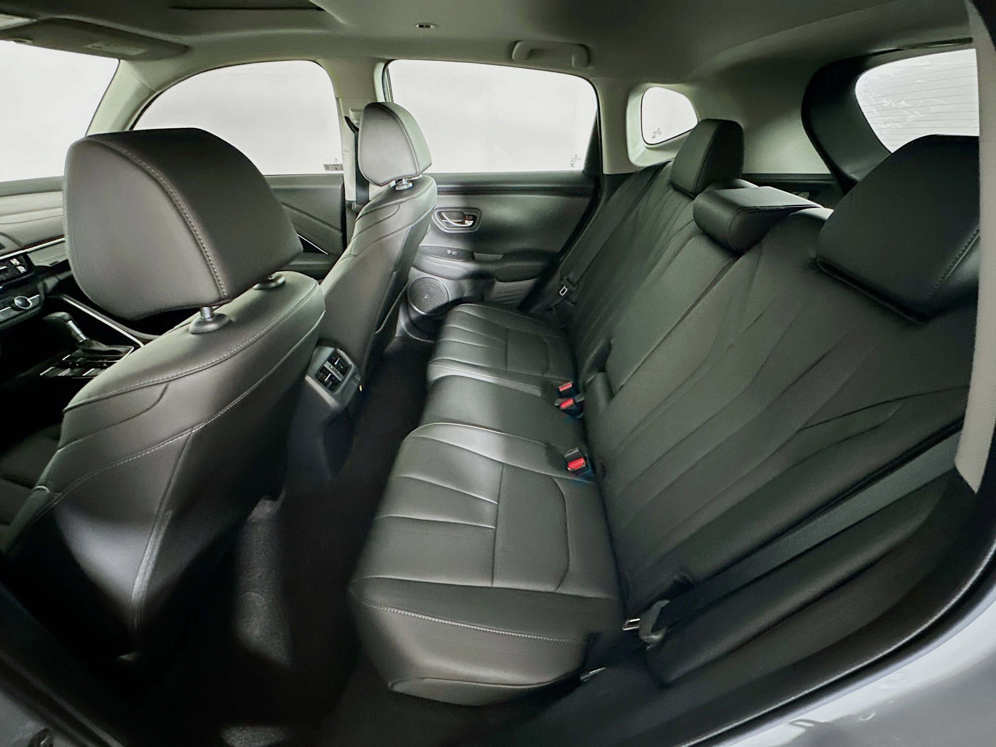 Used 2025 Acura ADX FWD image 28