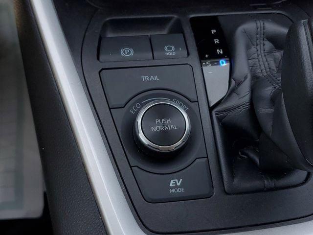 Used 2024 Toyota RAV4 LE image 27