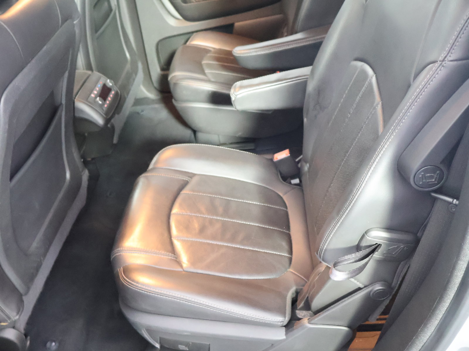 Used 2016 GMC Acadia SLT w/ Open Road Package AWD/4WD image 45