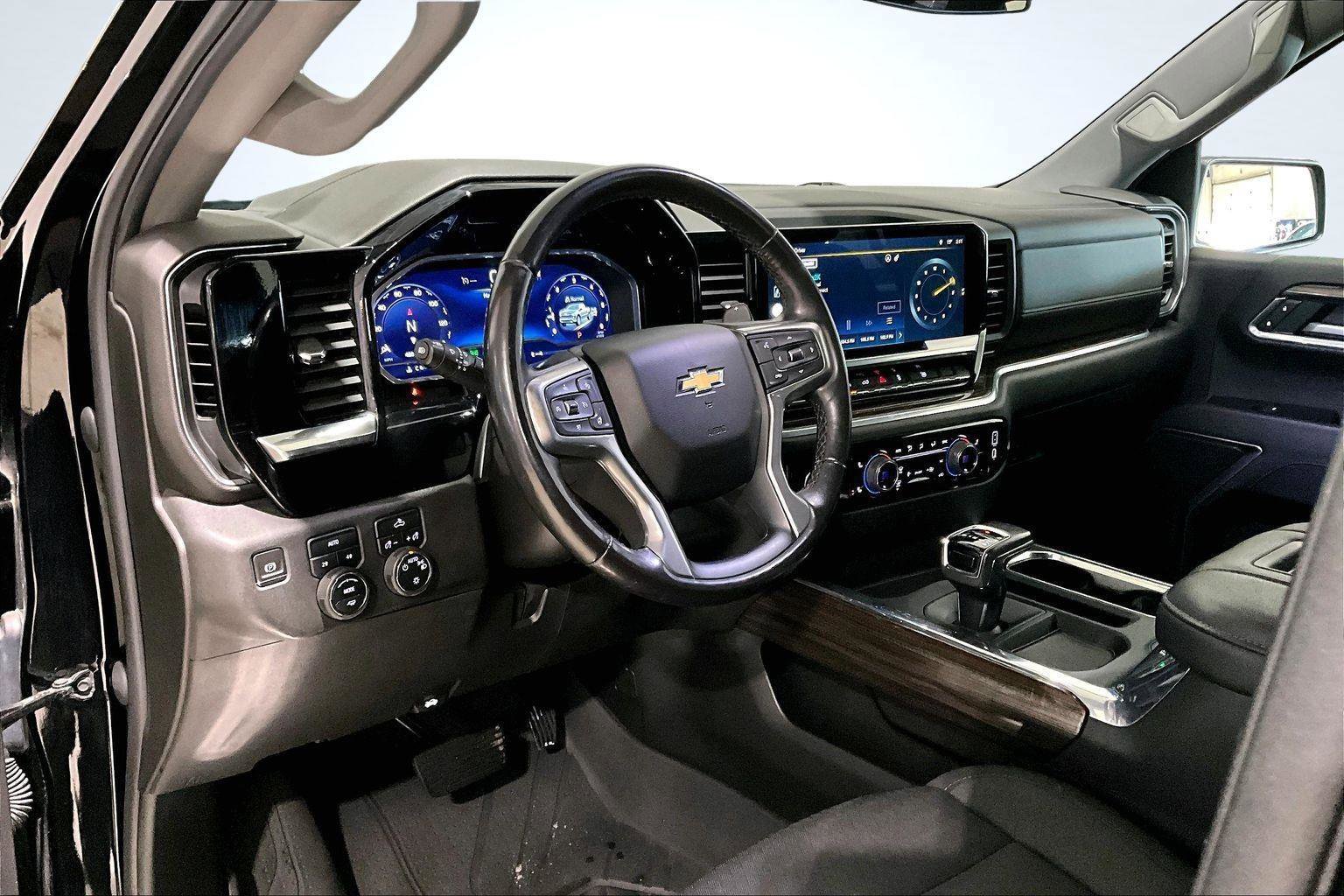 Used 2022 Chevrolet Silverado 1500 LT w/ Protection Package image 16