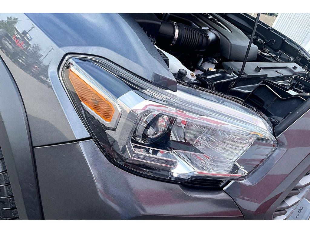 Used 2022 Toyota Tacoma TRD Off-Road AWD/4WD image 32