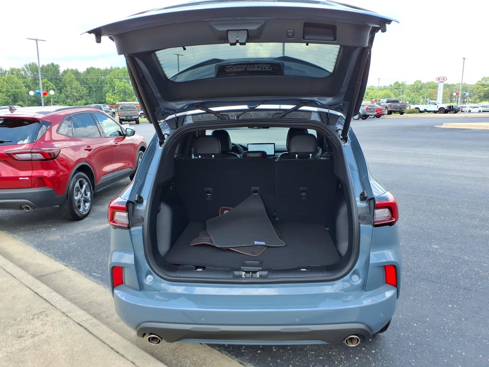 Used 2023 Ford Escape ST-Line w/ Tech Pack #1 FWD image 5