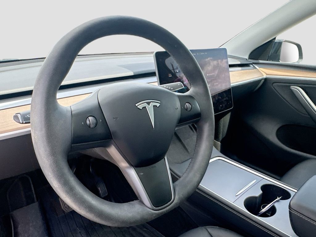 Used 2024 Tesla Model Y Long Range AWD/4WD image 9