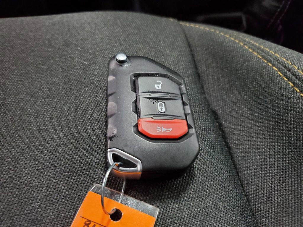 Used 2025 Jeep Wrangler Sport AWD/4WD image 32
