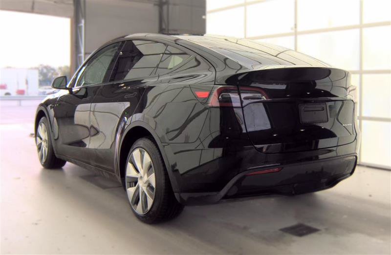 Used 2023 Tesla Model Y Long Range AWD/4WD image 2