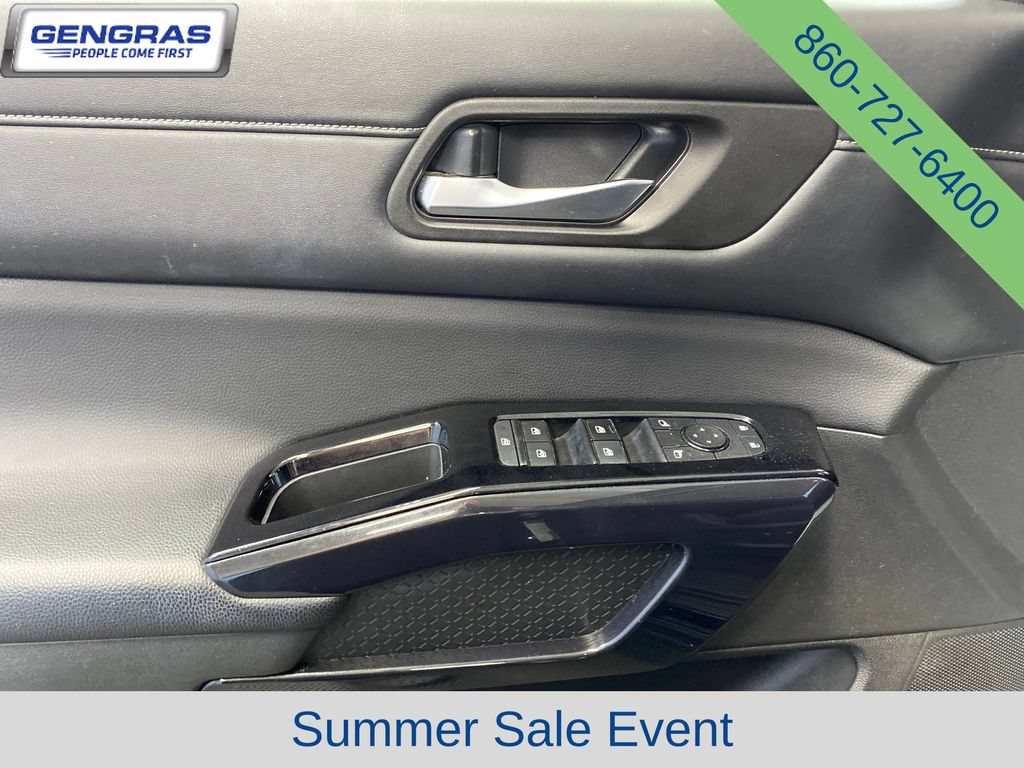 Used 2022 Nissan Pathfinder SV AWD/4WD image 13