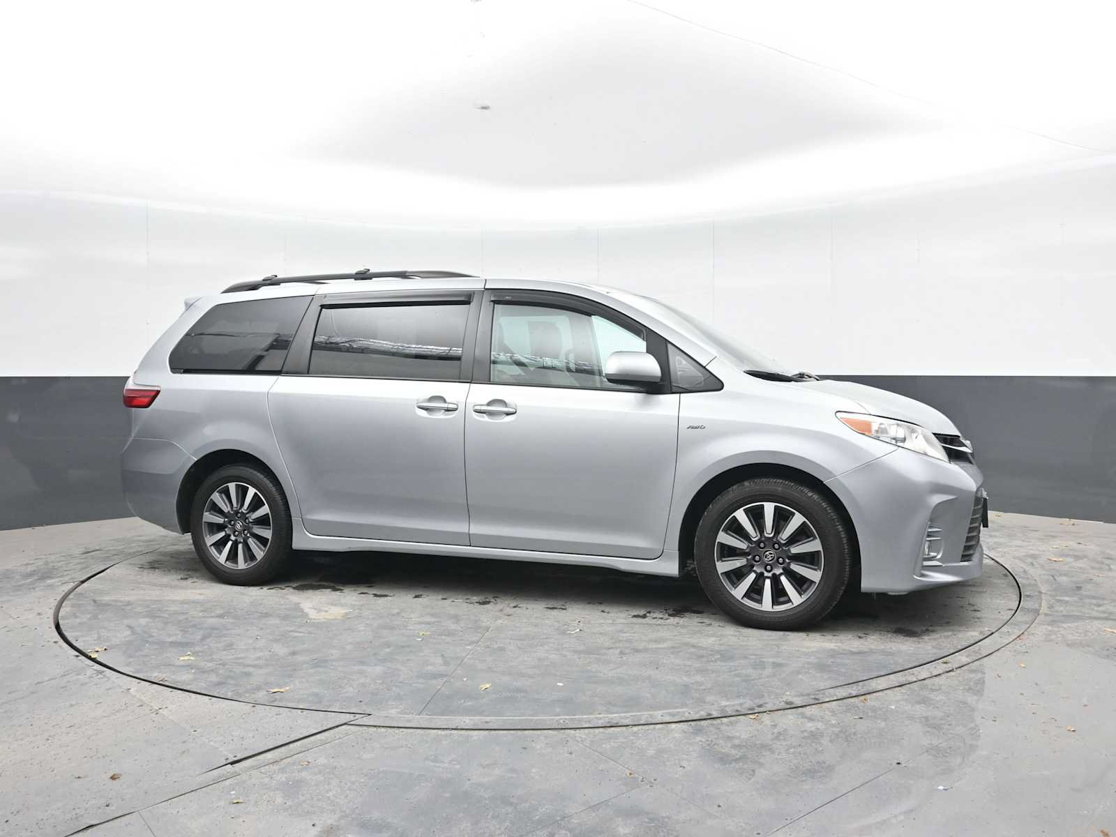 Used 2020 Toyota Sienna XLE w/ XLE Navigation Package AWD/4WD image 8