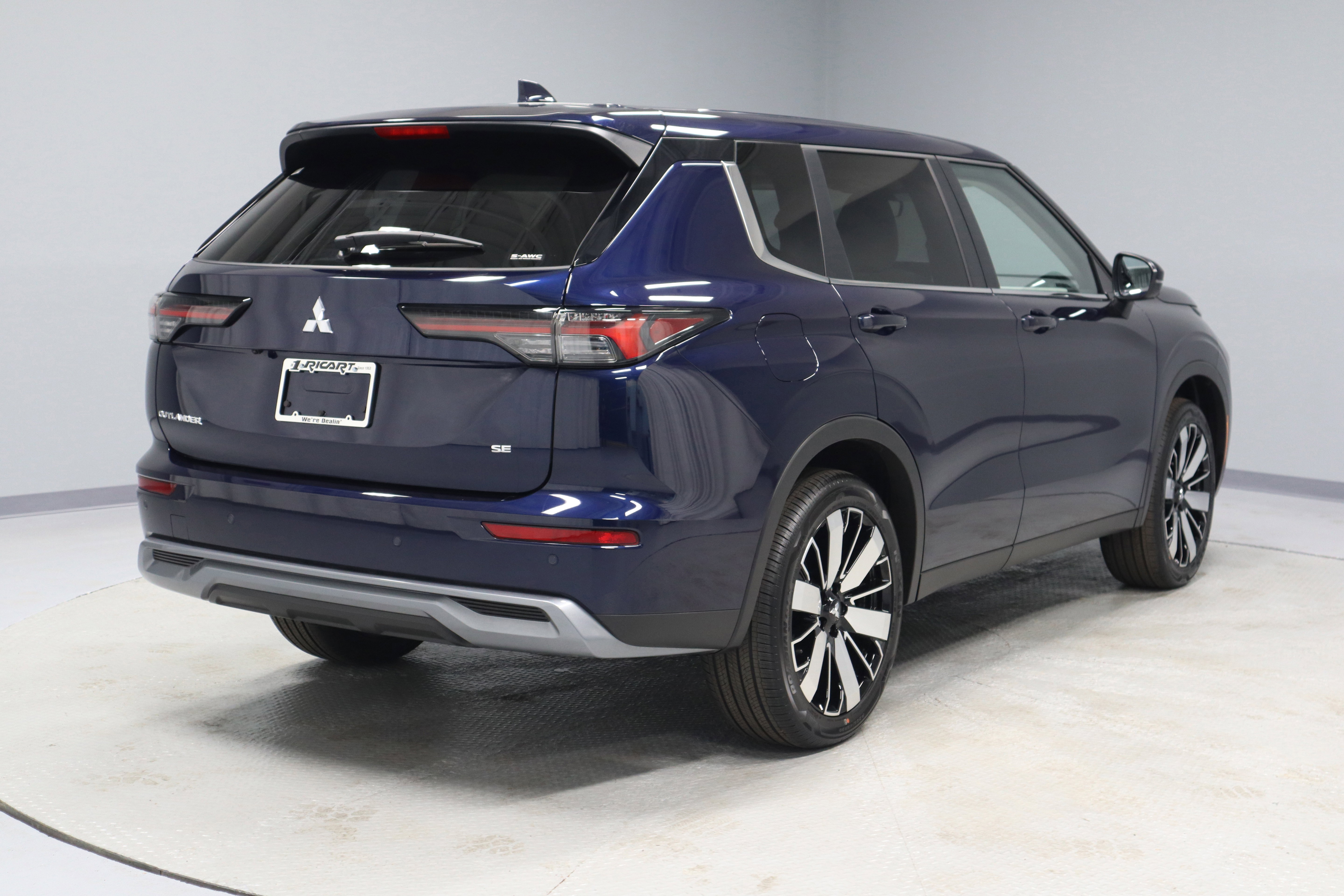 New 2025 Mitsubishi Outlander SE image 8