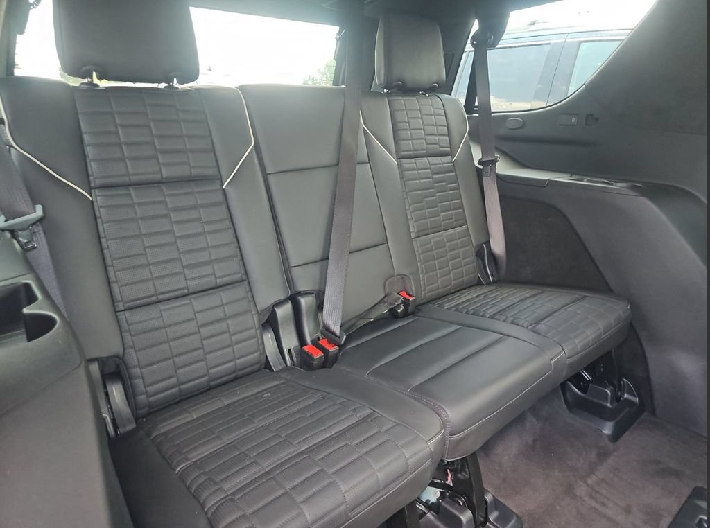 Used 2025 Cadillac Escalade Sport Platinum w/ LPO, Floor Liner Package RWD image 9