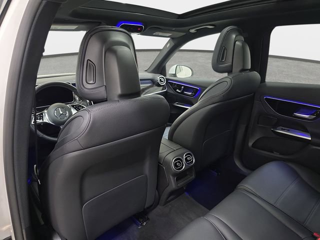 Used 2025 Mercedes-Benz GLC 300 4MATIC image 12