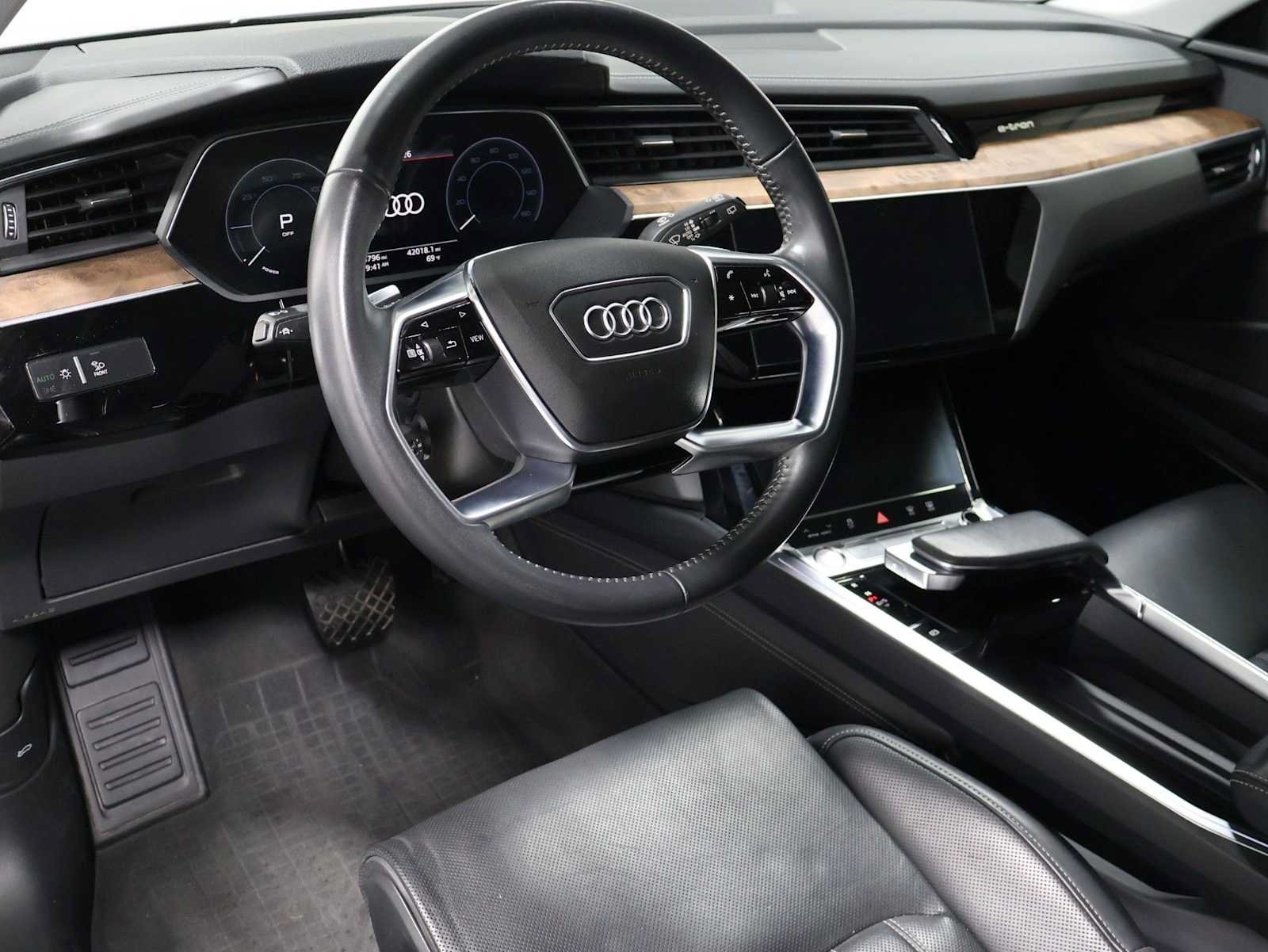 Used 2019 Audi e-tron Prestige w/ Prestige Package AWD/4WD image 4
