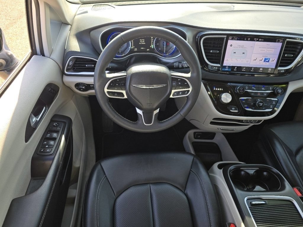 Used 2024 Chrysler Pacifica Touring-L FWD image 28