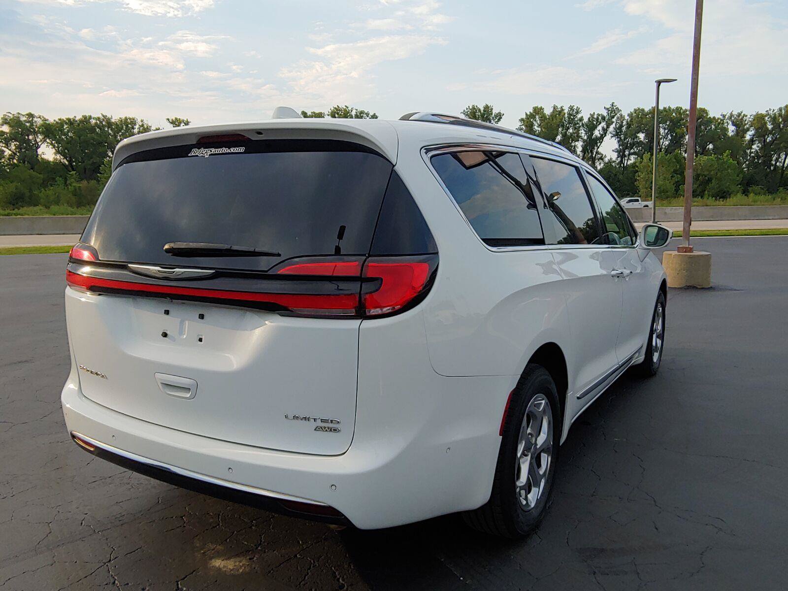 Used 2021 Chrysler Pacifica Limited w/ Premium & Safety Sphere Group AWD/4WD image 6