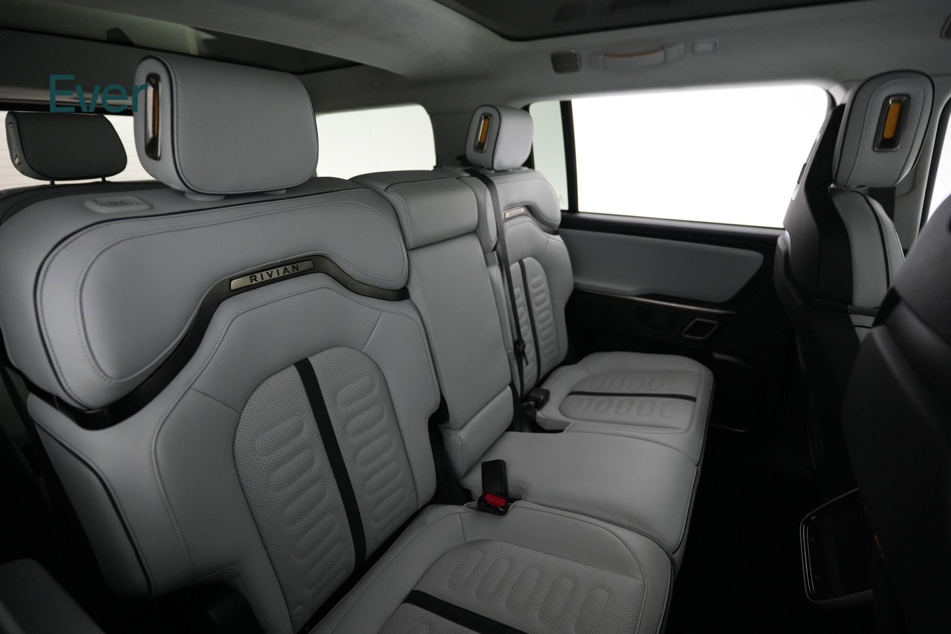 Used 2024 Rivian R1S Adventure image 5