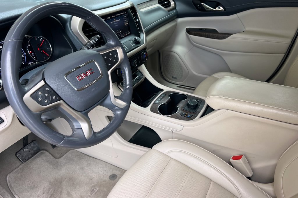 Used 2021 GMC Acadia Denali w/ Denali Technology Package FWD image 13