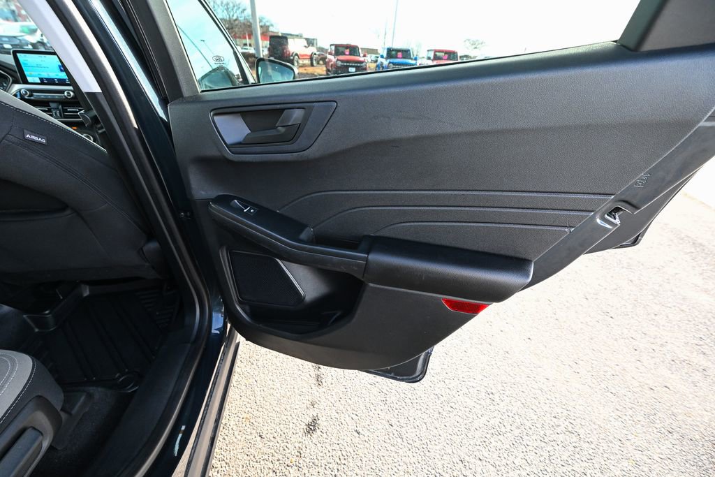 Certified 2022 Ford Escape SE w/ SE Sport Appearance Package AWD/4WD image 28