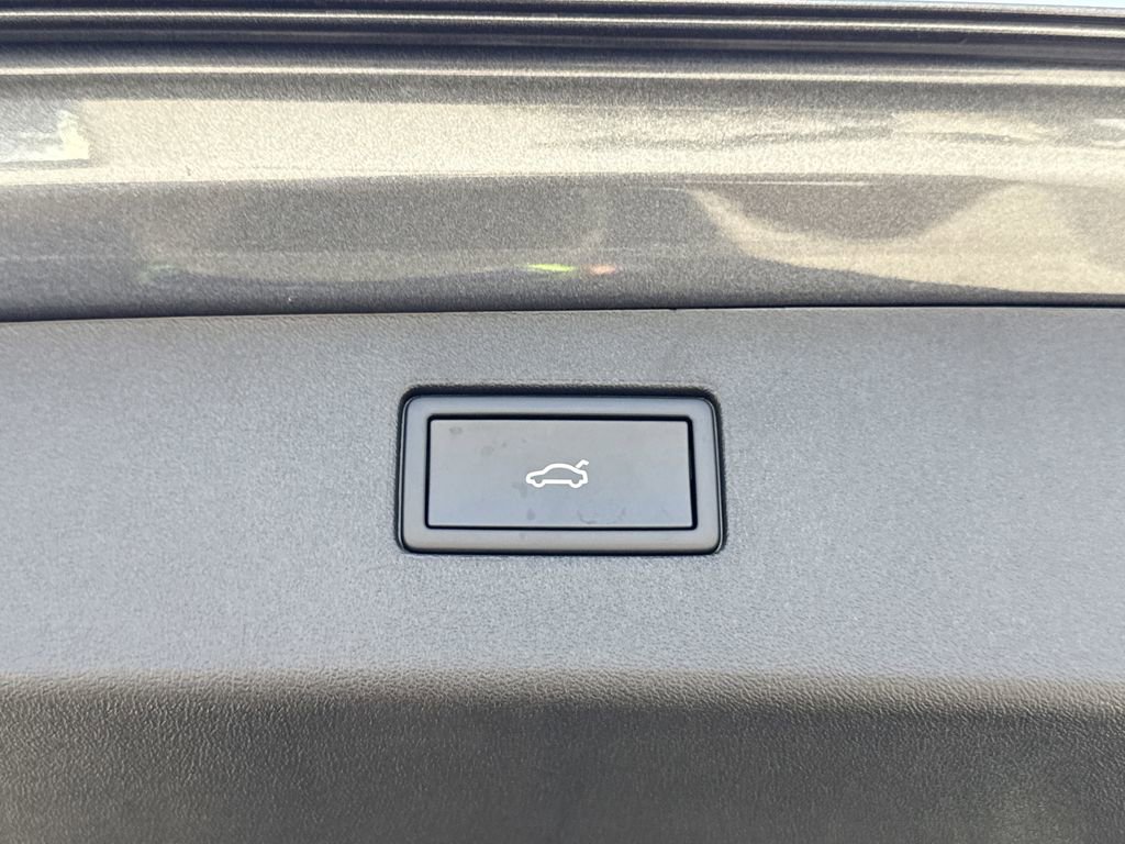 New 2026 Volkswagen Tiguan SE R-Line image 16