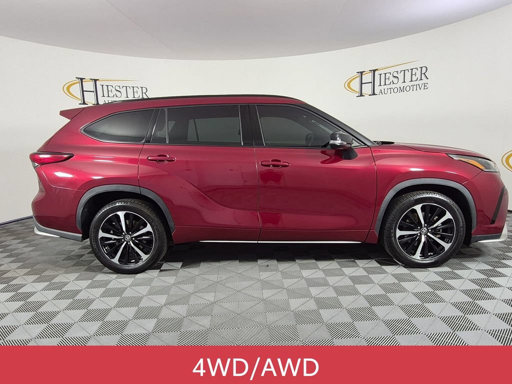 Used 2021 Toyota Highlander XSE AWD/4WD image 3
