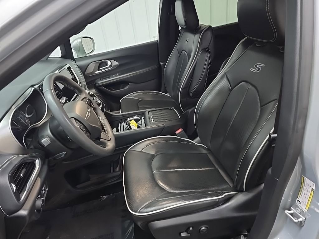 Used 2022 Chrysler Pacifica Limited w/ S Appearance Package image 30
