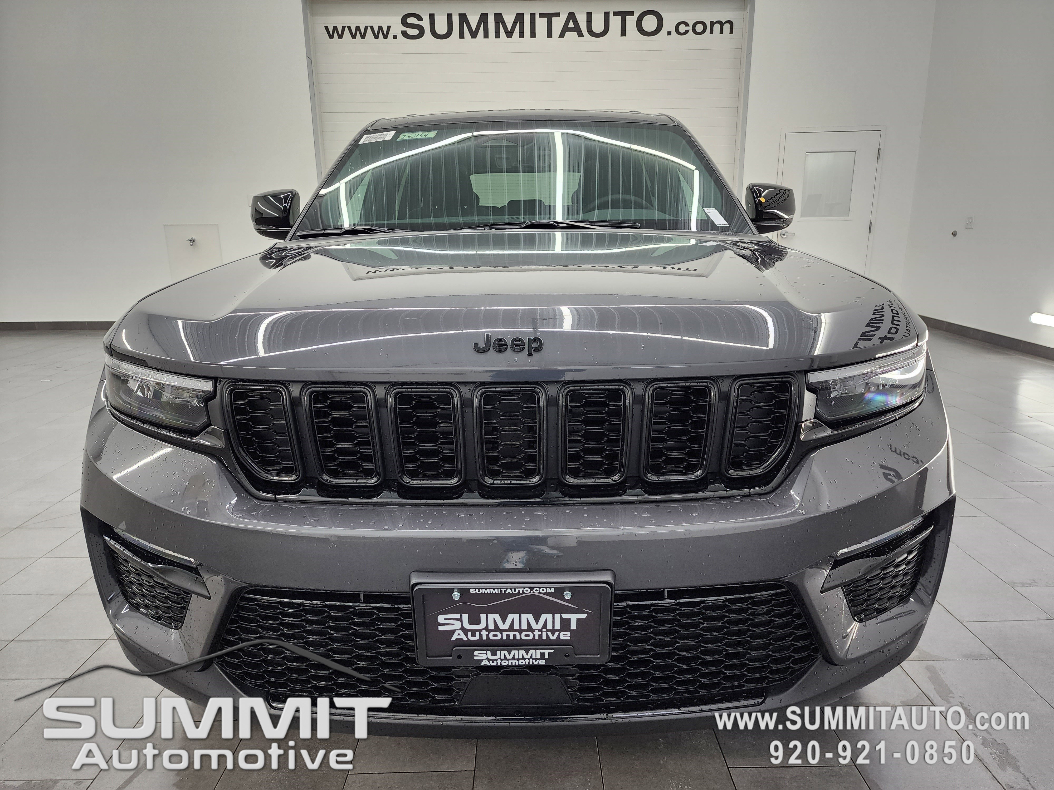 New 2025 Jeep Grand Cherokee Limited w/ Black Appearance Package image 24