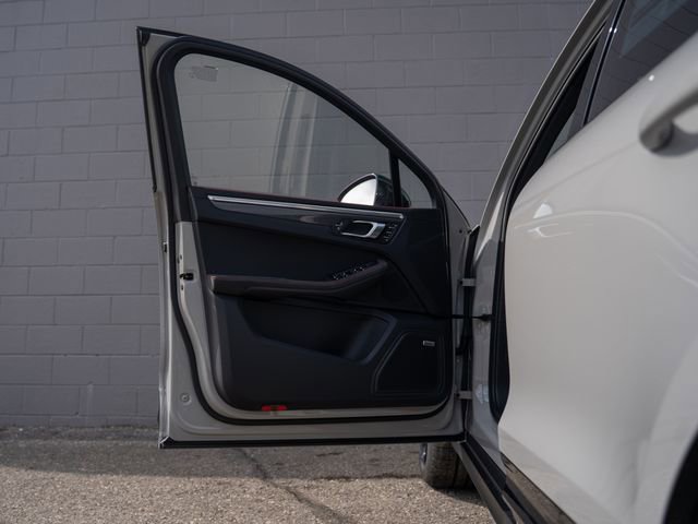 New 2026 Porsche Macan GTS image 15