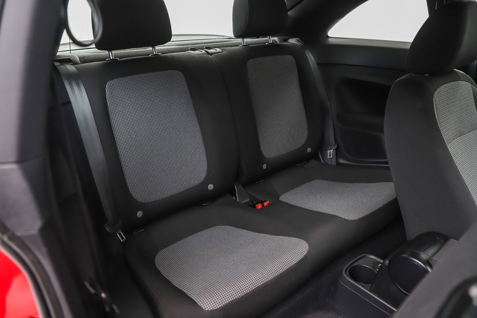 Used 2018 Volkswagen Beetle 2.0T S FWD image 19