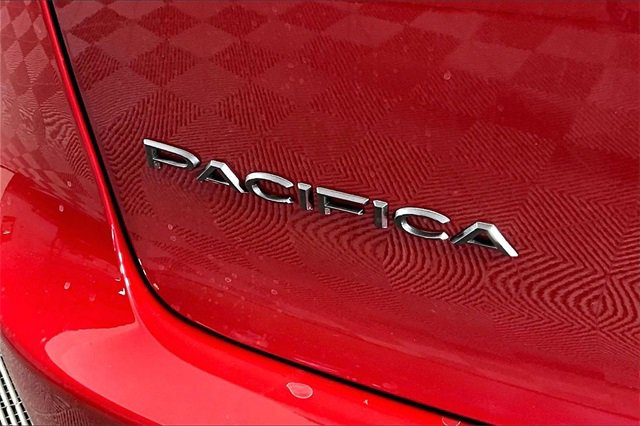 New 2026 Chrysler Pacifica Select image 10