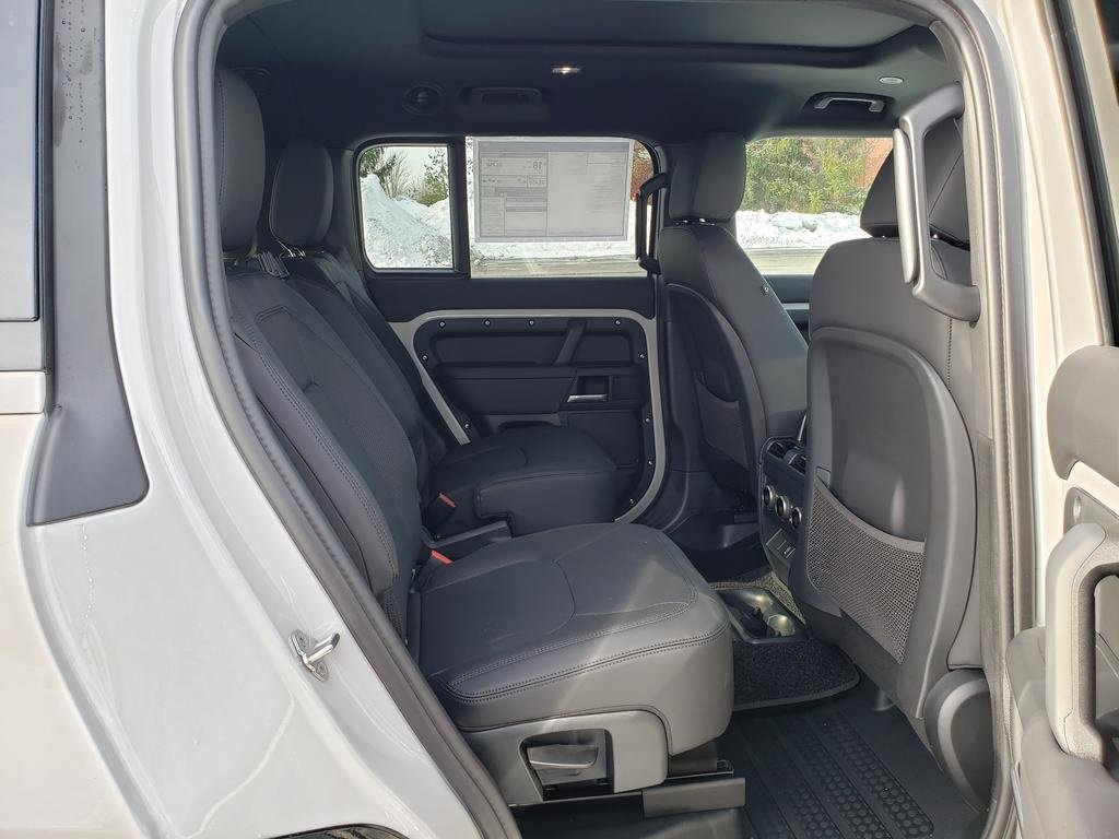 New 2026 Land Rover Defender 130 X-Dynamic SE image 15