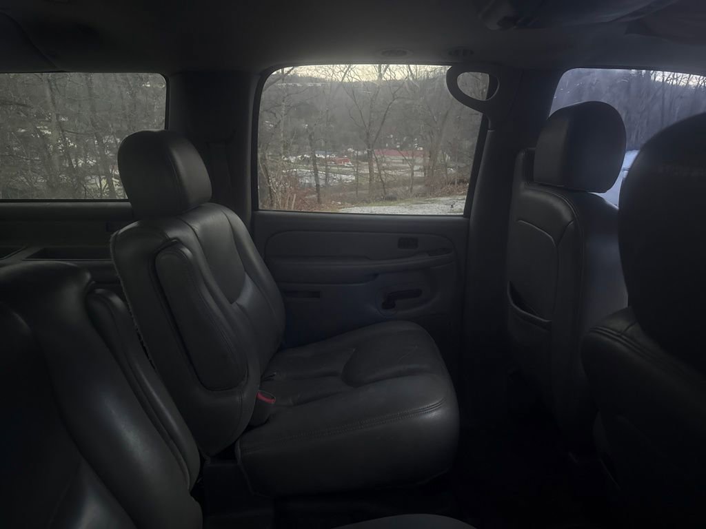 Used 2005 GMC Yukon XL SLT w/ SLT Preferred Equipment Group image 12