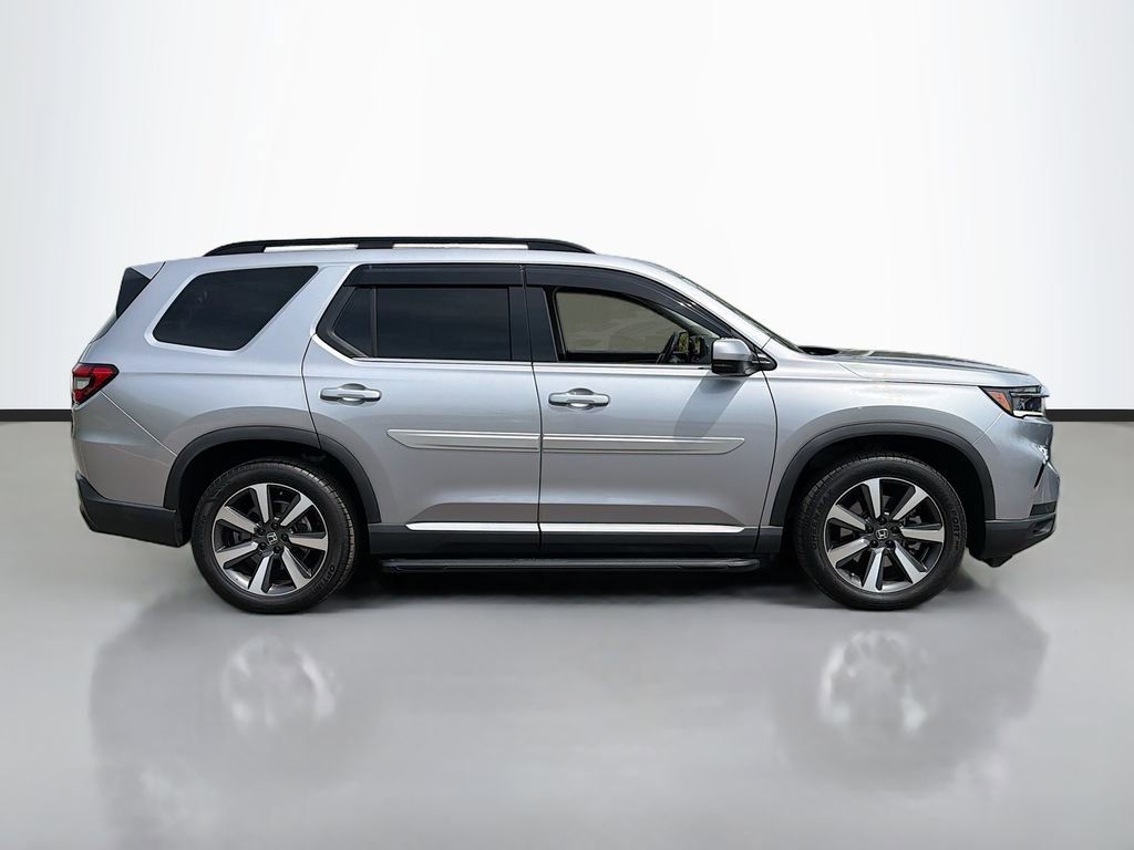 Used 2023 Honda Pilot Touring image 4