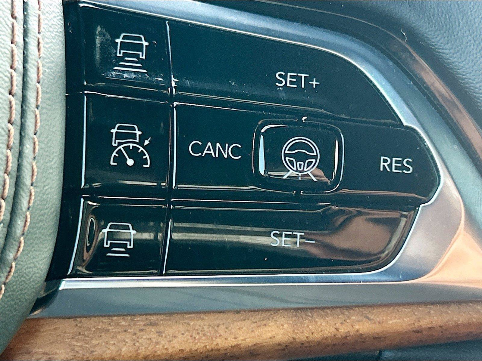 Used 2023 Jeep Grand Cherokee Summit AWD/4WD image 39