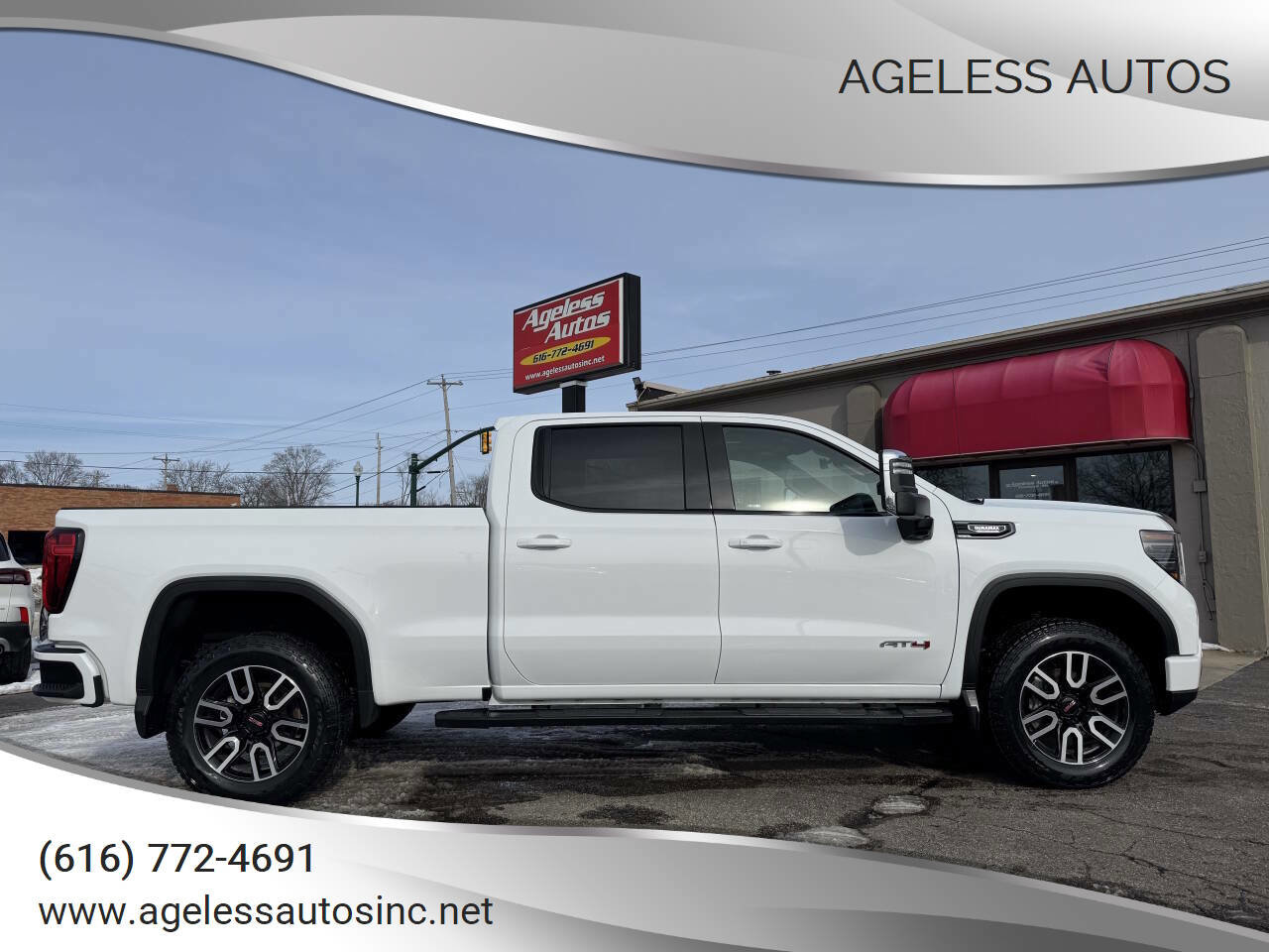Used 2024 GMC Sierra 1500 AT4 w/ Technology Package image 1