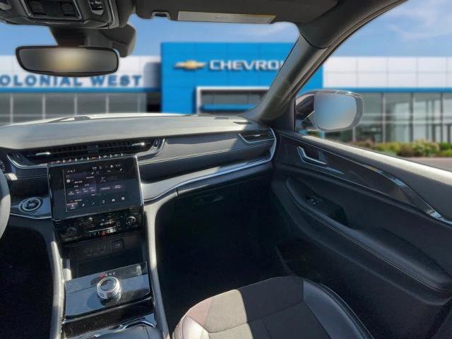 Used 2023 Jeep Grand Cherokee L Laredo AWD/4WD image 27