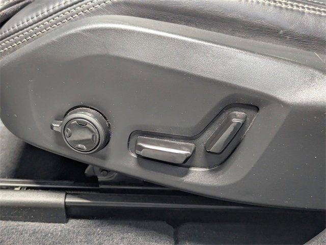 Used 2023 Volvo XC60 B5 Ultimate w/ Climate Package image 11