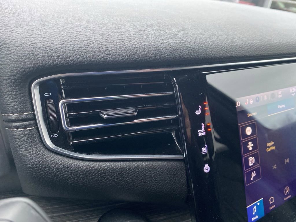 Certified 2024 Jeep Wagoneer L Series II w/ Flexible Seating Group image 35