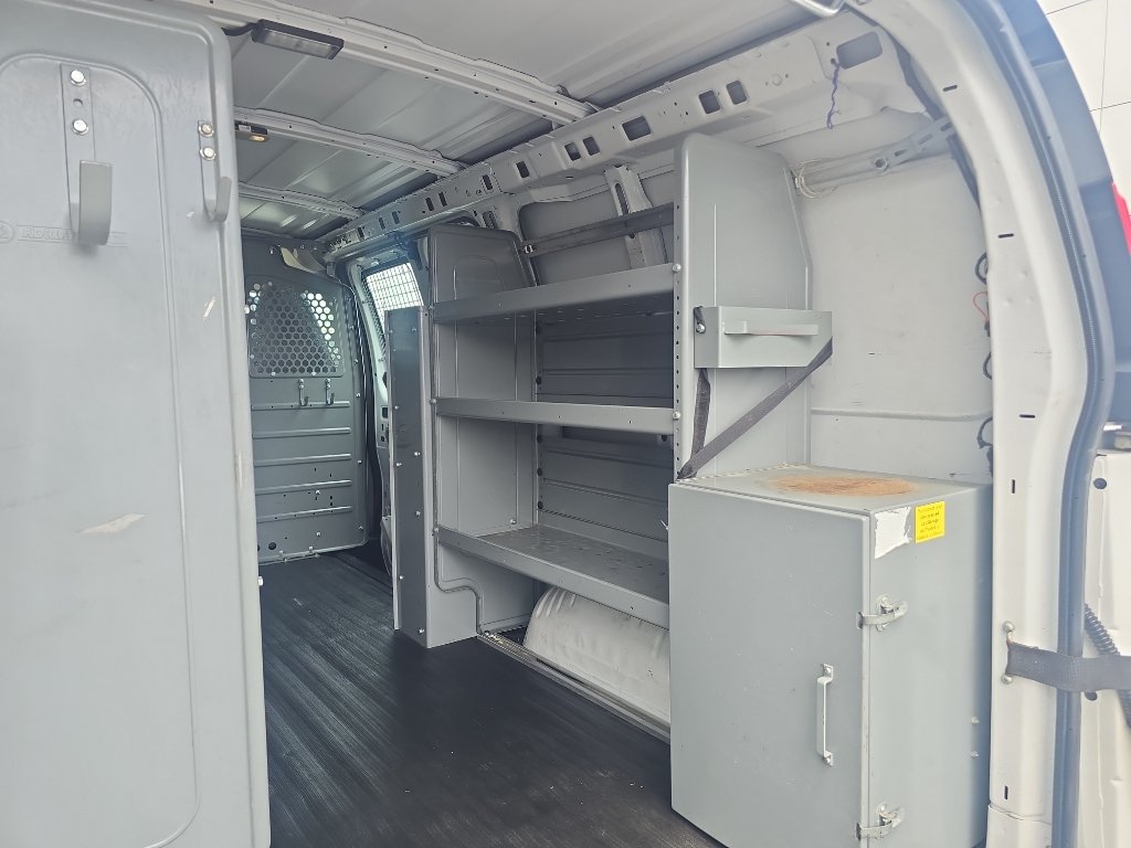 Used 2015 Chevrolet Express 2500 RWD image 13