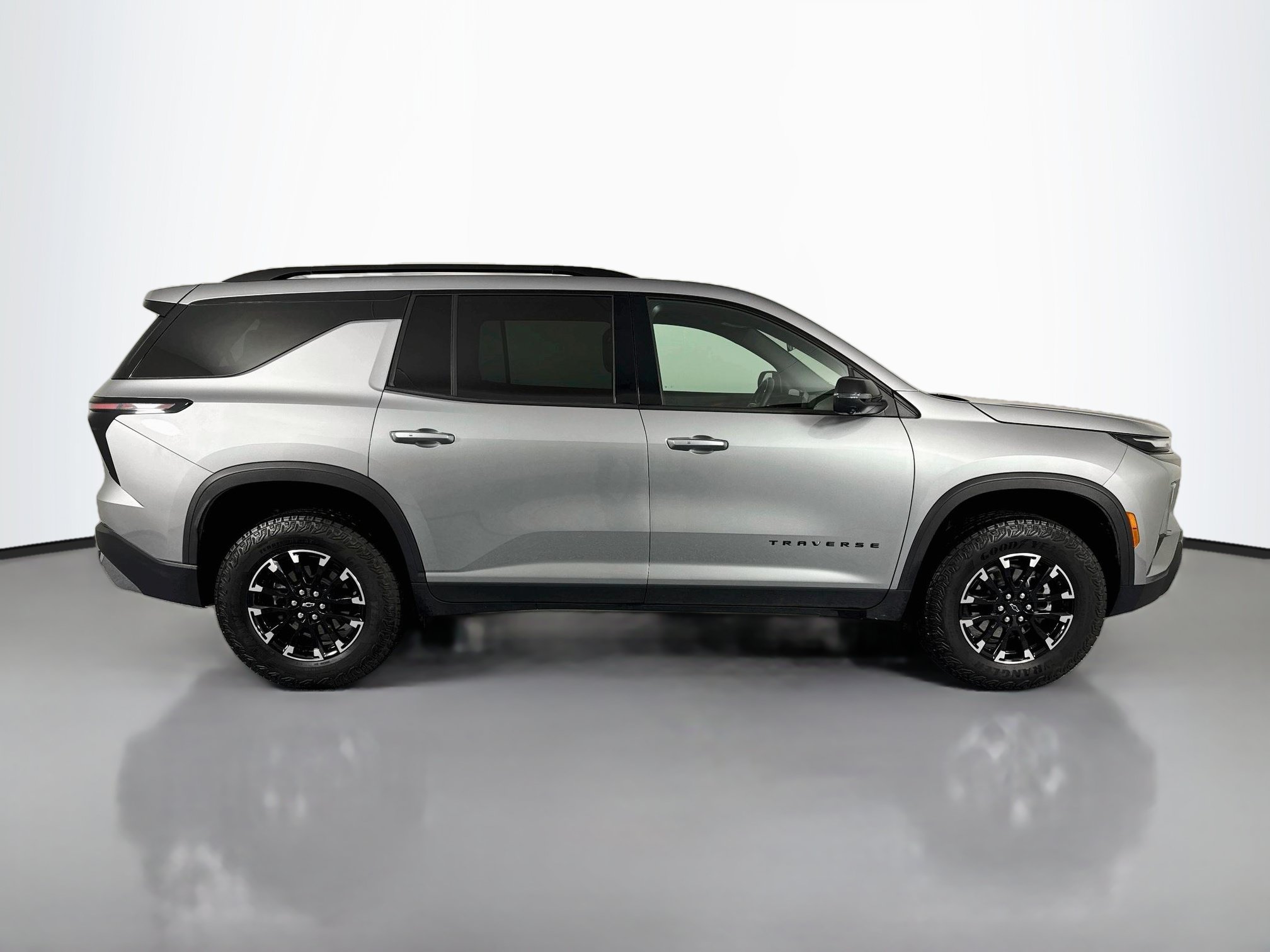 Used 2025 Chevrolet Traverse Z71 w/ Driver Confidence Package AWD/4WD image 4