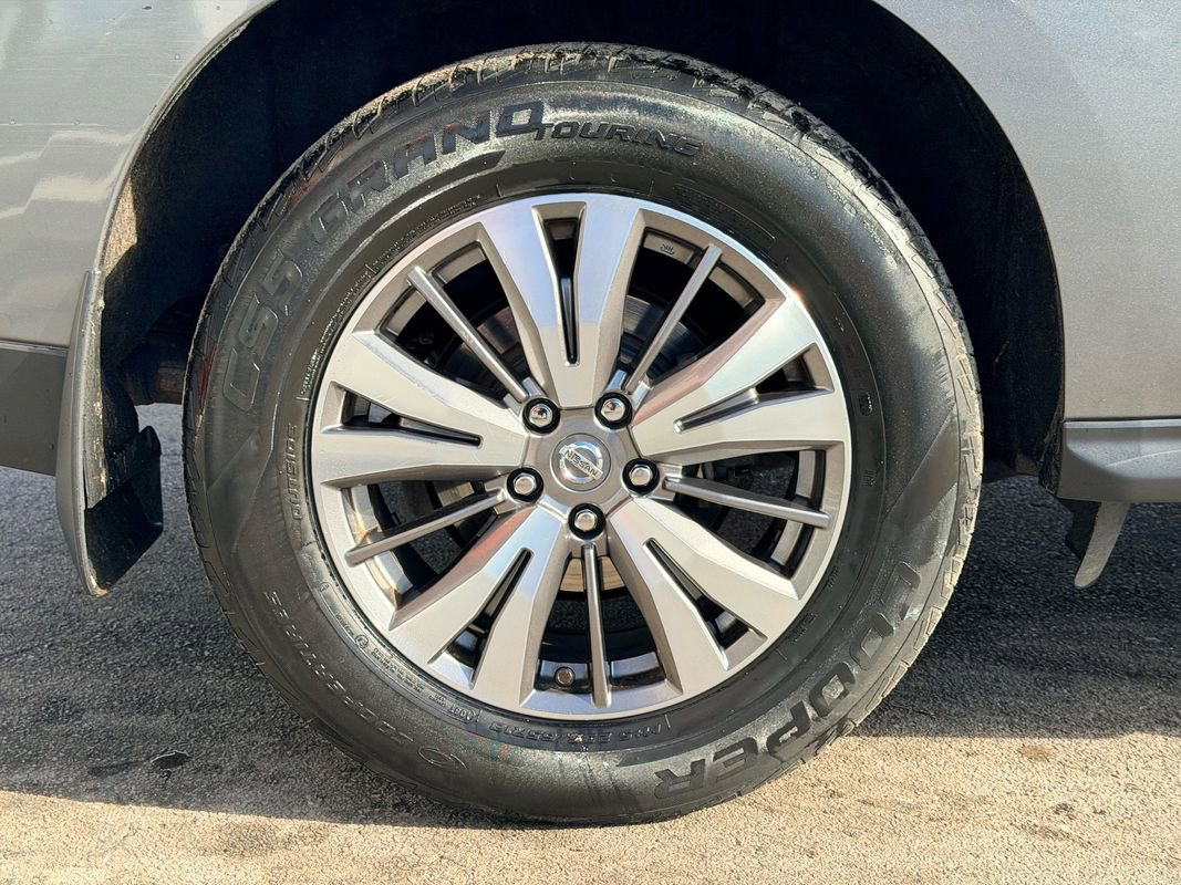 Used 2018 Nissan Pathfinder S image 28