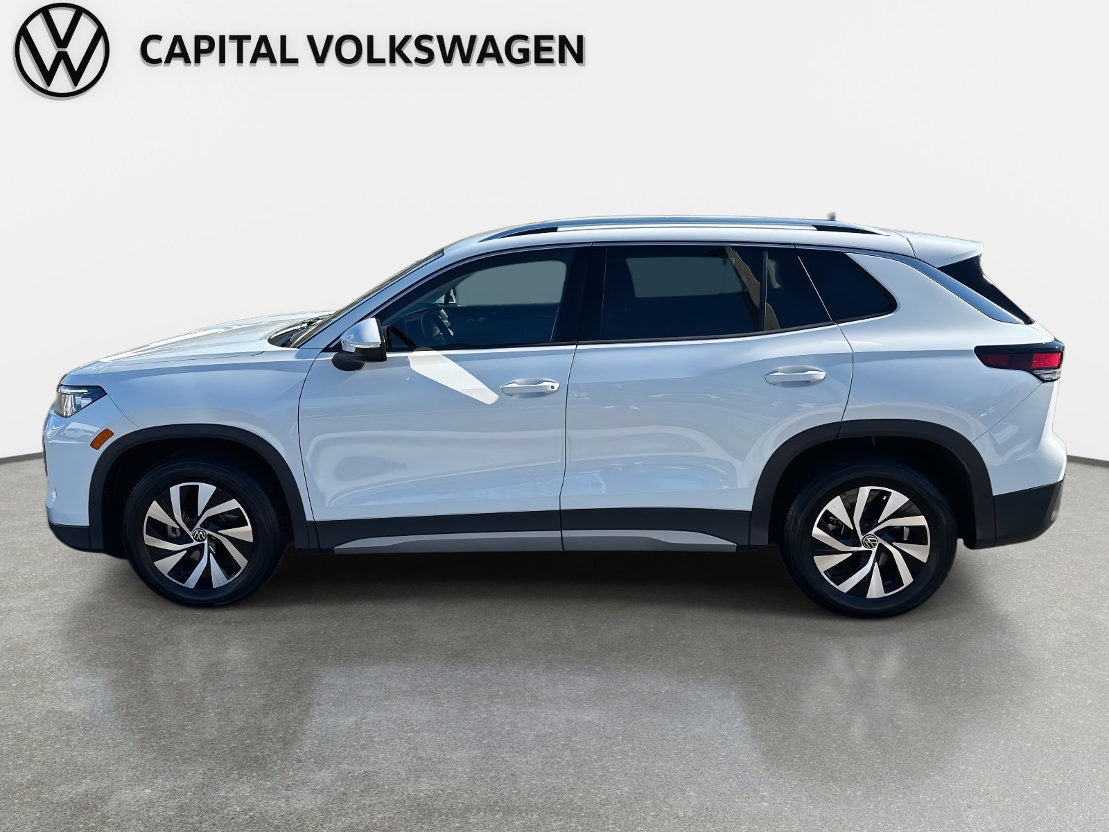 Certified 2025 Volkswagen Tiguan S image 8