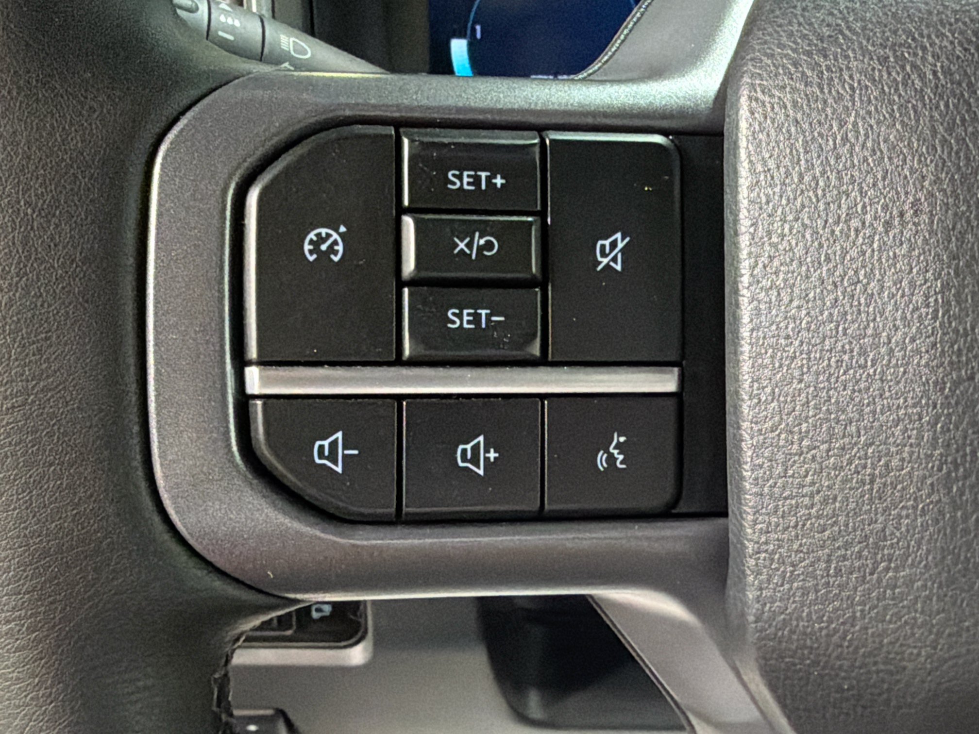 Used 2025 Ford F250 Lariat w/ Black Appearance Package AWD/4WD image 35